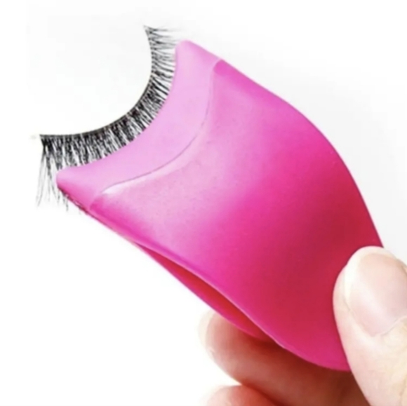 Big Wispy Style Eyelash Book with Easy on Eyelash Grip, 20 Sets, Black - Picture 8 of 9